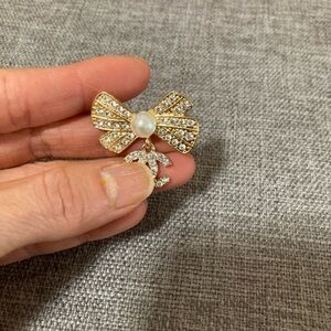 NWOT brooch